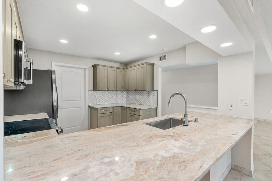 Building Photo - 1700 Commodore Blvd