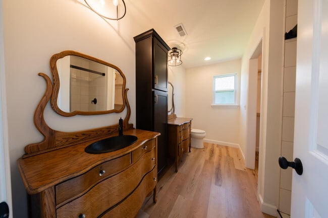 Building Photo - 708 Promenade Dr