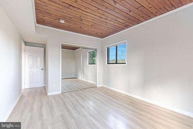 Building Photo - 53 Skyhill Rd