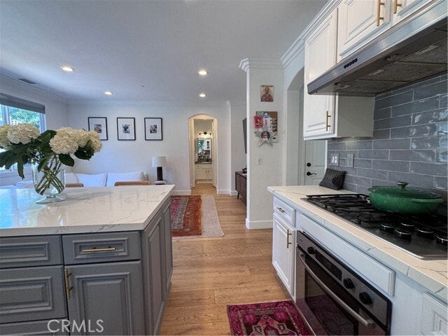 Building Photo - 2553 Santa Ana Ave