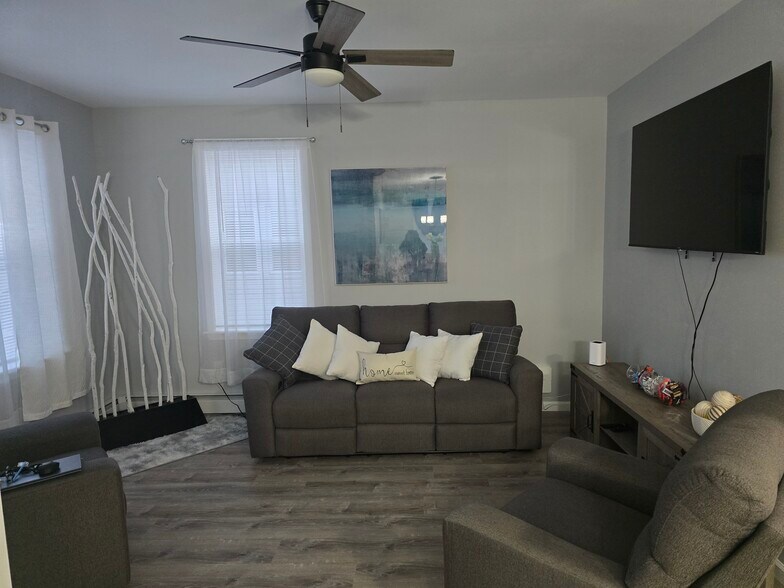 Building Photo - 32 Homestead Ave