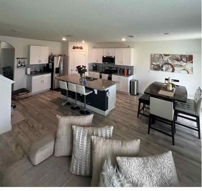 Building Photo - 3340 Perennial Ln