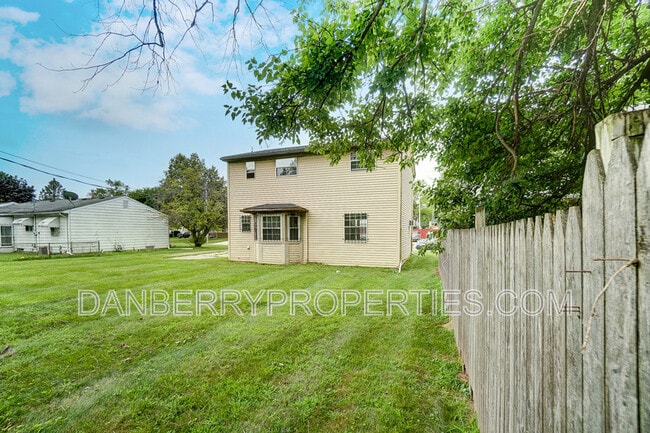 Building Photo - 1006 Ranch Dr