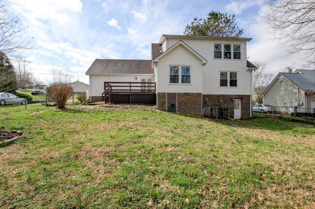 Building Photo - Two Story Home With Fireplace and Basement In Marymont
