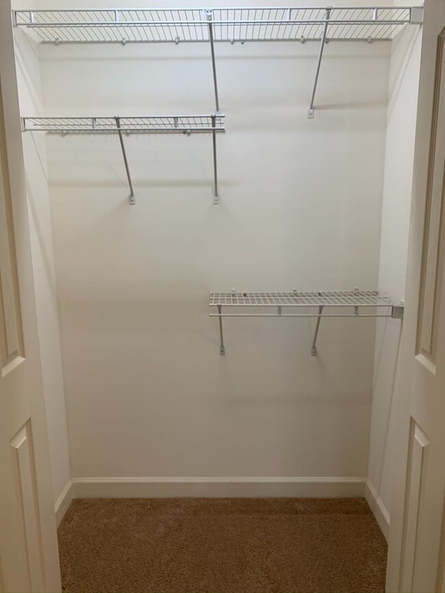 Building Photo - 205 Clusters Cir