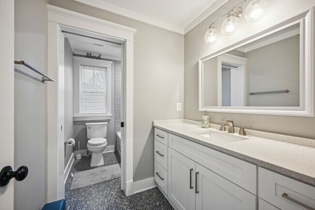 Building Photo - Stunning 4 BR/3.5 BA Single-Family Home in...