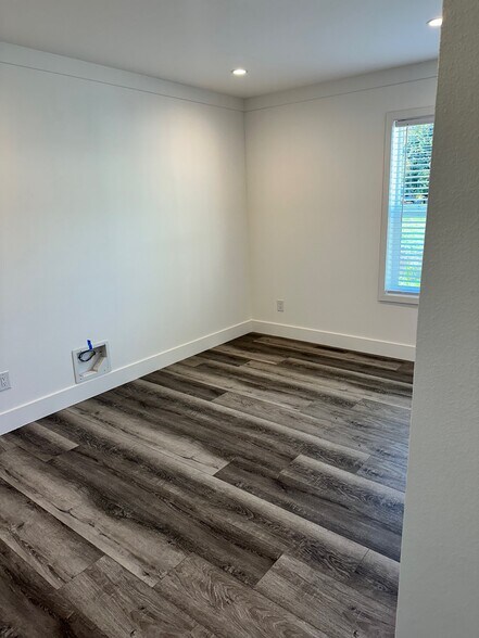 Building Photo - 148 Mission Dr