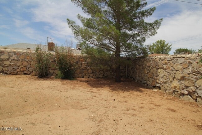 Building Photo - 10711 Ivanhoe Dr