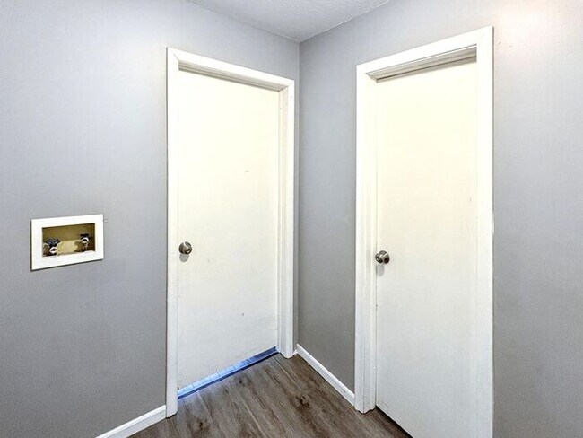 Building Photo - Spacious 4-Bedroom Home in a Prime Locatio...