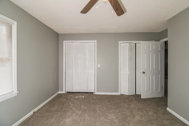 Building Photo - Classic 4 Bedroom in Columbia
