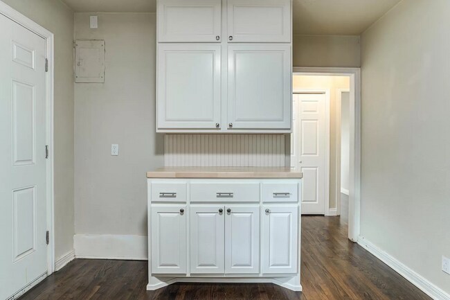 Building Photo - Pre-lease Summer 2026! Beautiful Tech Terrace Home! Full of Character!