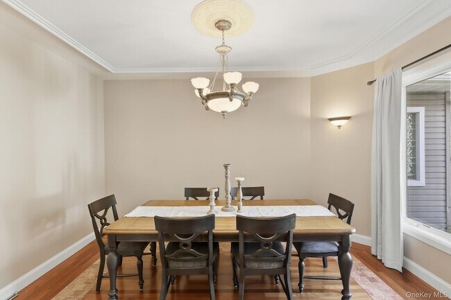 Building Photo - 45 Evergreen Ave