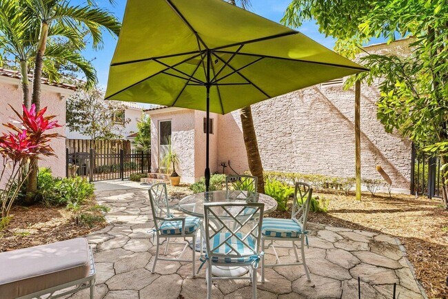 Building Photo - 217 Coconut Ave