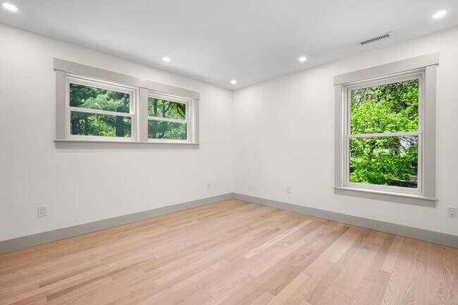 Building Photo - Modern Farmhouse 3 Bedroom 3.5 Barhroom