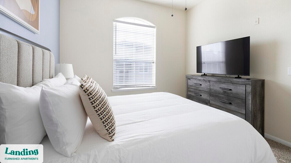 Building Photo - 901 Lakeside Cir