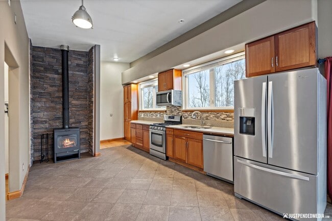 Building Photo - Eagle River Valley Escape