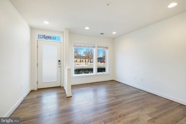 Building Photo - 16560 Crabbs Branch Way