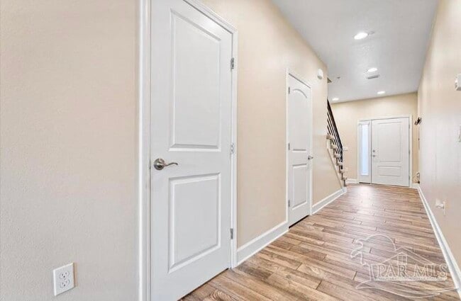 Building Photo - 3501 Mossy Oak Villas Cir