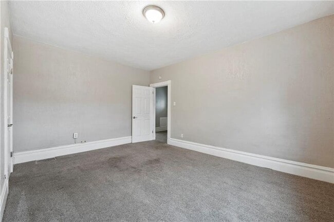 Building Photo - Charming 2-Bedroom Home with Tall Ceilings & Backyard Deck in Coraopolis