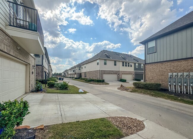 Building Photo - 9503 Towne Lake Pkwy