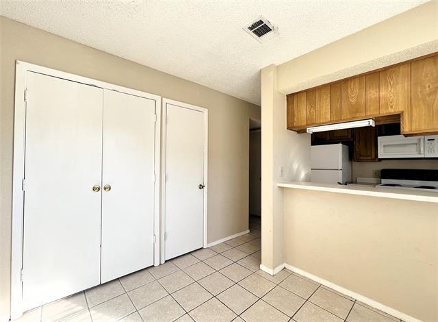 Building Photo - 929 W Hickory St