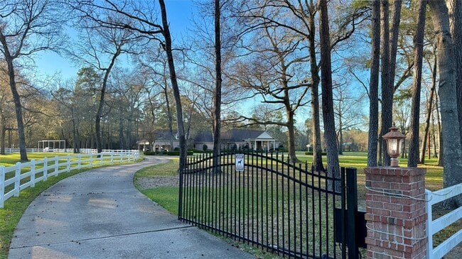 Building Photo - 15216 Saddlewood Dr