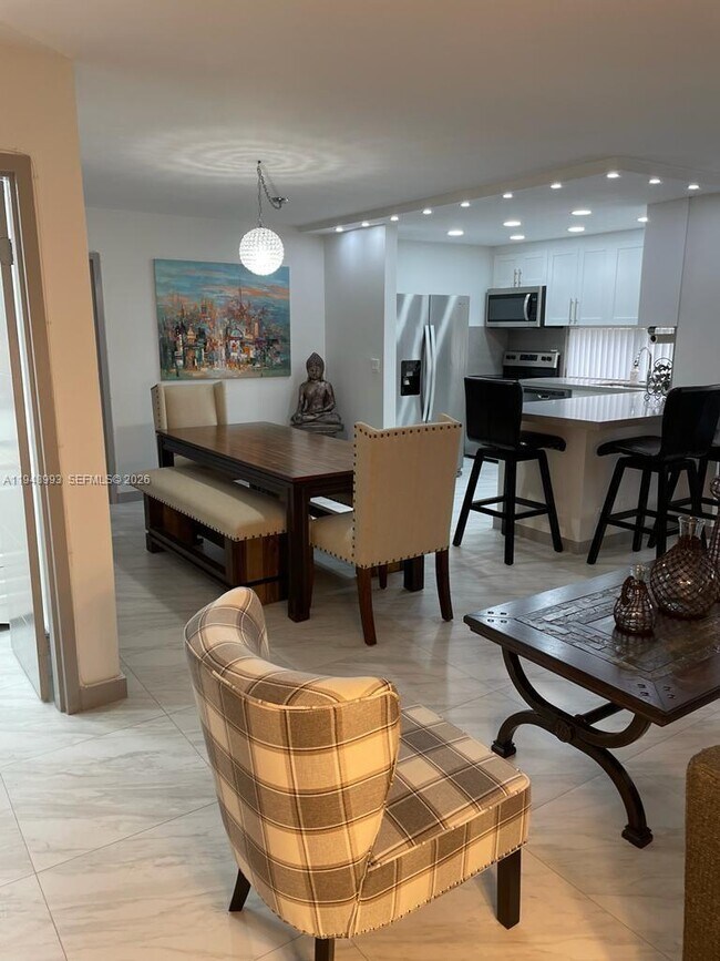 Building Photo - 16919 N Bay Rd