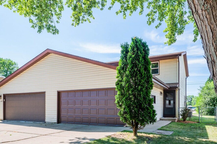 Building Photo - 1209 W Ridgeview Dr