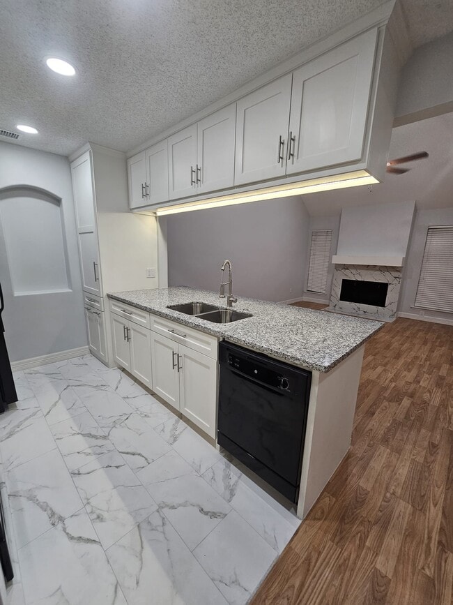 Building Photo - 6601 Sands Point Dr