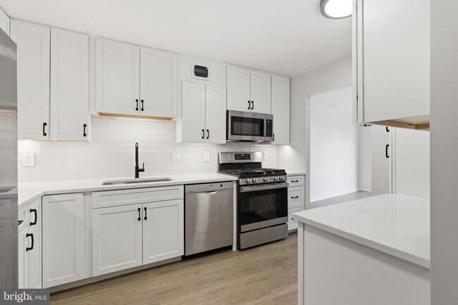 Building Photo - 4620 N Park Ave