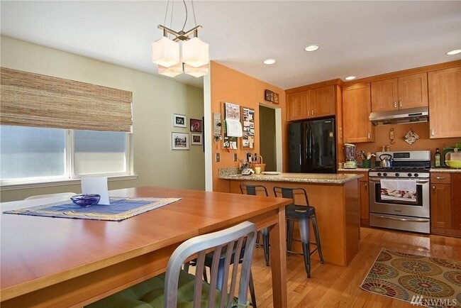 Building Photo - Charming Craftsman-Style Home in the Heart...