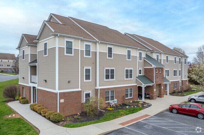Primary Photo - Country Club Apartments