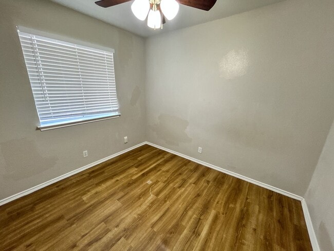 Building Photo - Cozy 3/2 in McKinney Park East