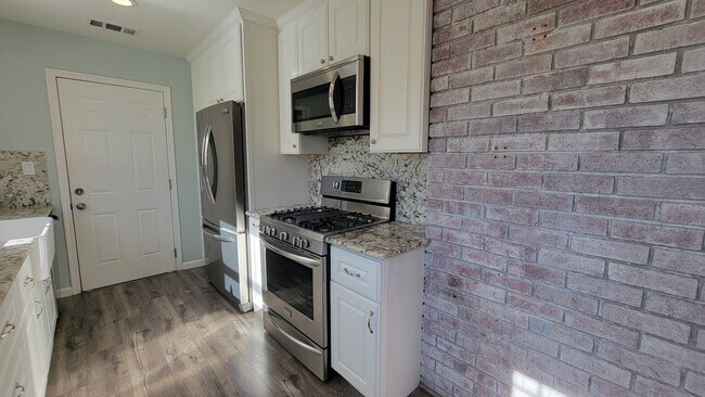 Building Photo - 28022 Thackeray Ave