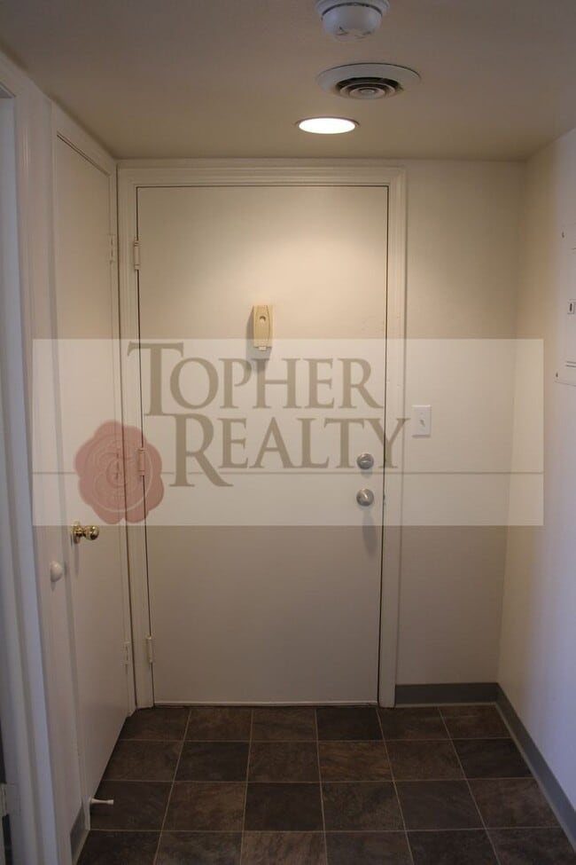 Building Photo - 2529 Ferndale Ln