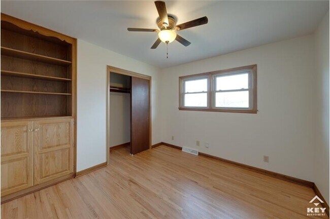 Building Photo - 6402 E 11th St N