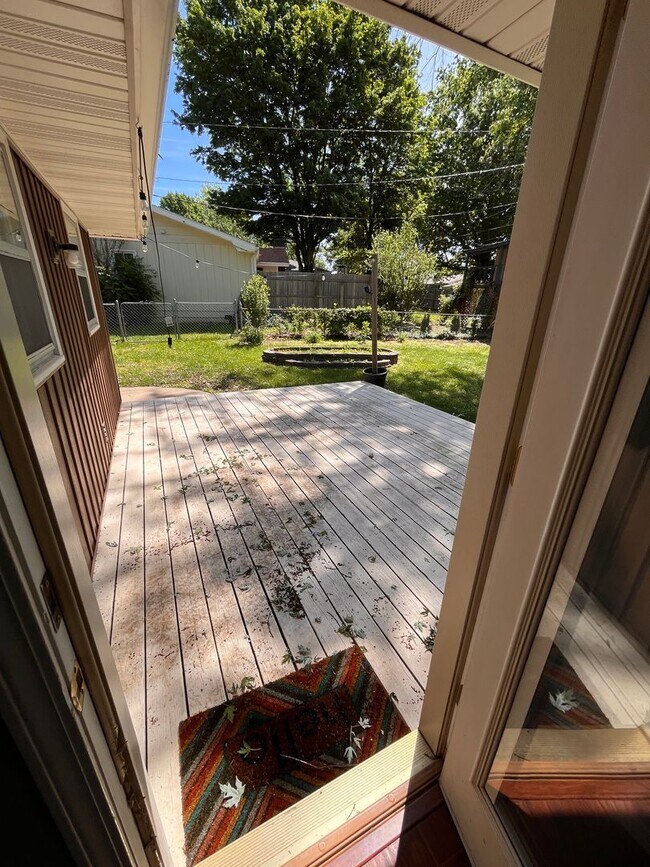 Building Photo - 3-Bed, 2-bath Luxury Southern Hills Designer Home!