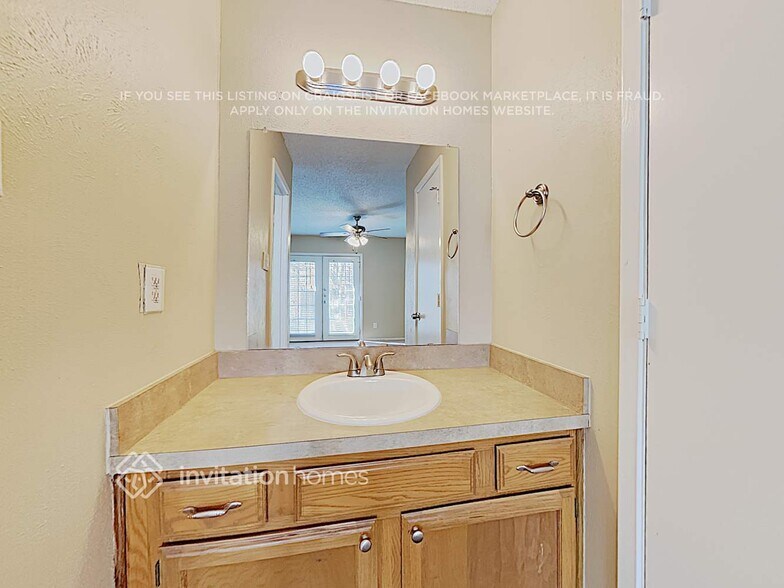 Building Photo - 503 Thorn Wood Dr