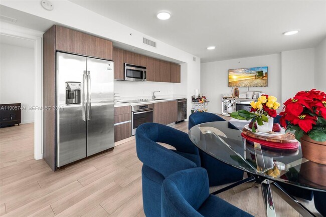 Building Photo - 1600 SW 1st Ave