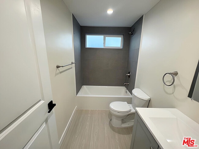 Building Photo - 1302 Amethyst St