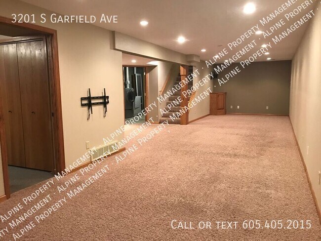 Building Photo - 3201 S Garfield Ave