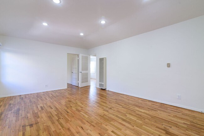 Building Photo - 10474 Eastborne Ave