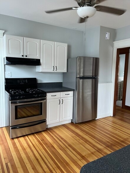 Kitchen - 63 Oak Ave