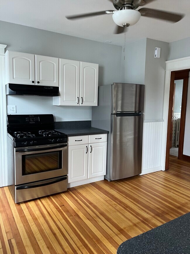 Kitchen - 63 Oak Ave