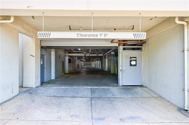 Building Photo - 2161 Peachtree Rd NE