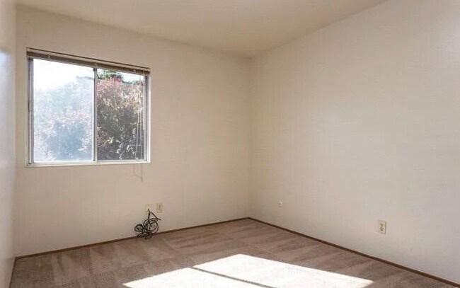 Building Photo - 5059 Charmian Dr