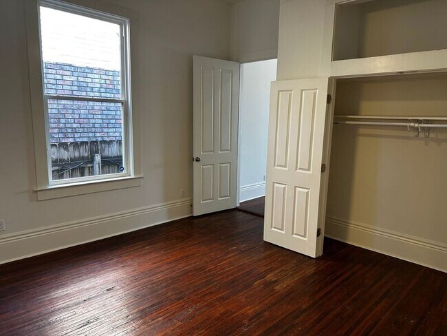 Building Photo - 1527 Reverend John Raphael Jr Way