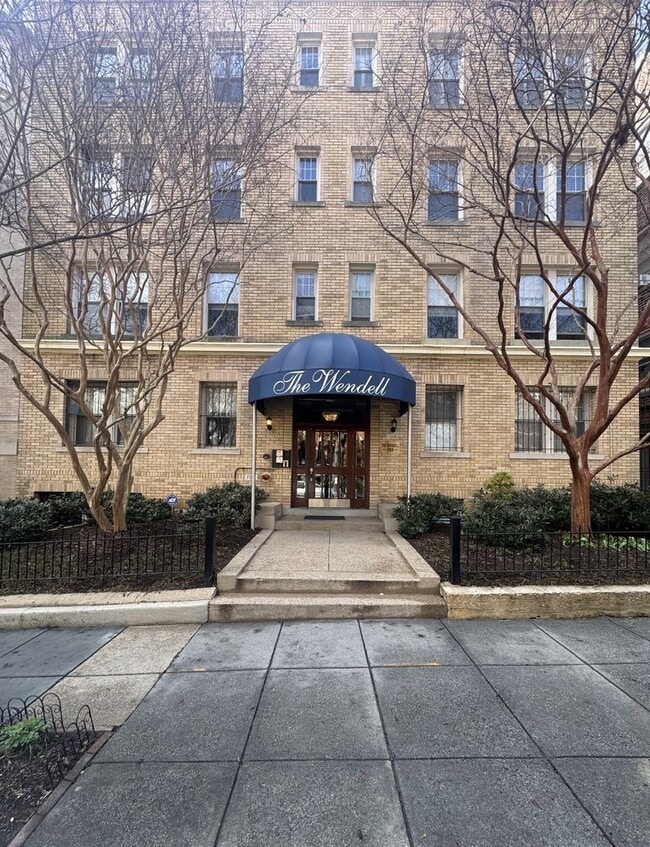 Building Photo - Centrally Located 1BR/1BA Apartment in Adams Morgan – Bright, Modern & Walkable!