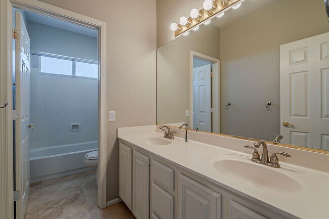 Building Photo - Welcome to your private Oasis!!