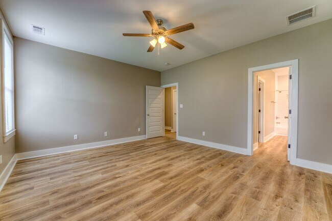 Building Photo - Newer construction home within walking dis...